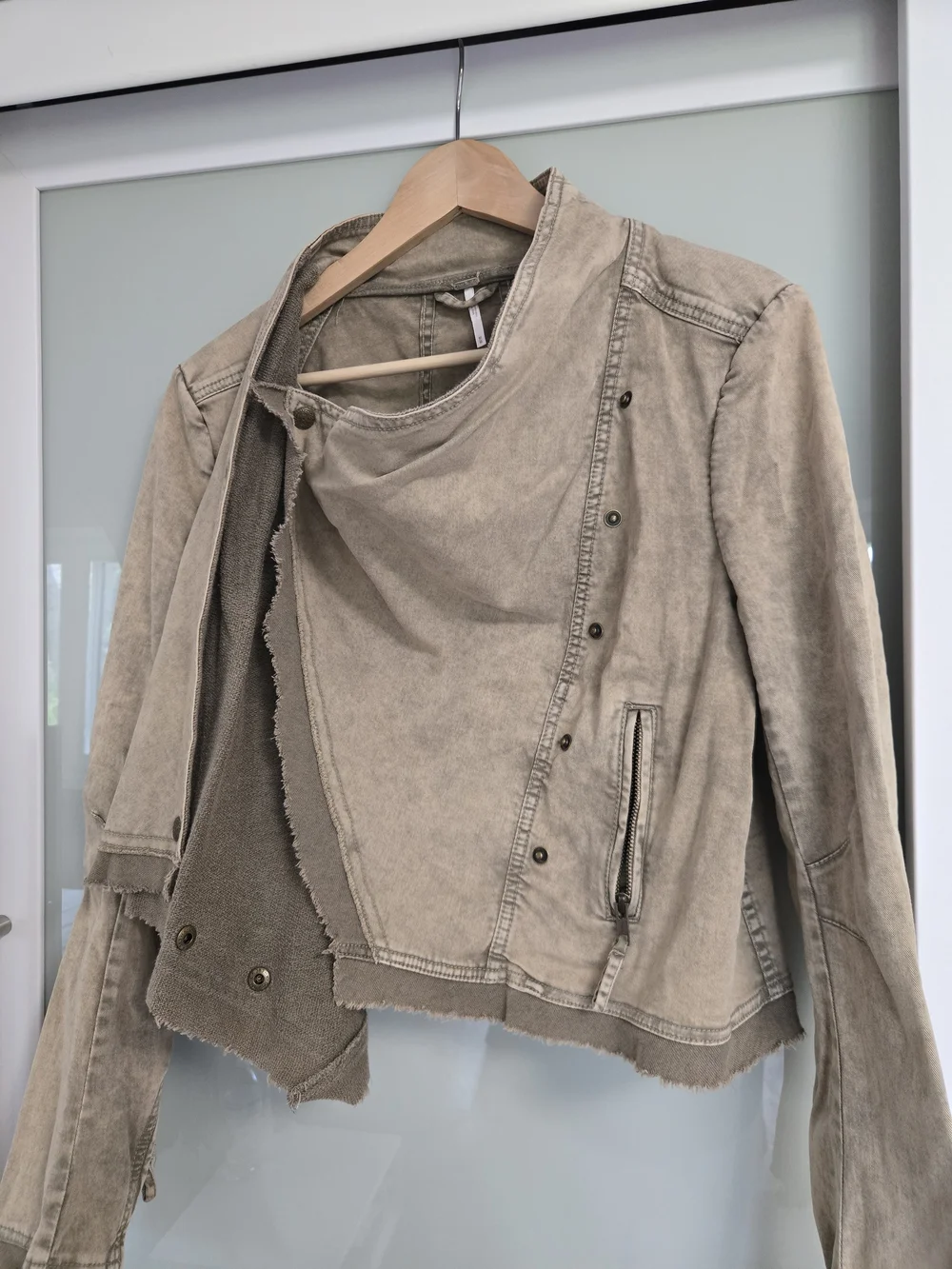Free People Washed Beige Utility Jean Jacket Size Medium - Picture 3 of 7